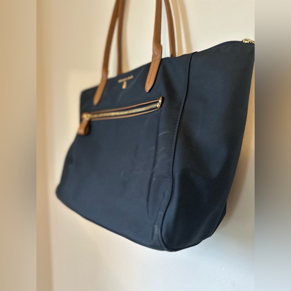 Michael Kors Kelsey Large Nylon Tote - Picture 4 of 7